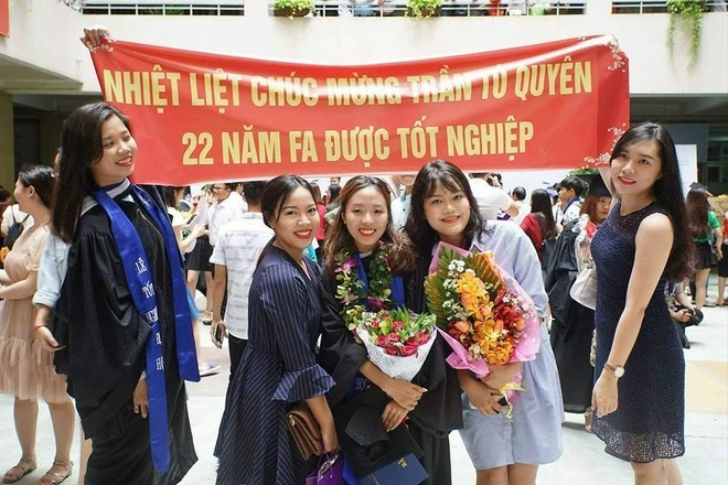 quà tốt nghiệp hài hước